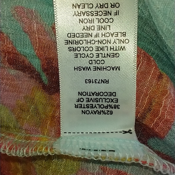 Top NWOT Spense Floral blouse - Picture 6 of 6